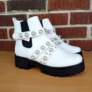 NWT BP. 'Kora 2' Vegan Leather Lug Sole Pearl Pull-On Chelsea Boots in White